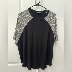 NWT- Zenana Black Leopard print sleeve raglan